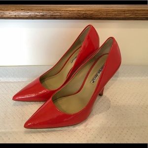 Charles David red/pink slip on pump